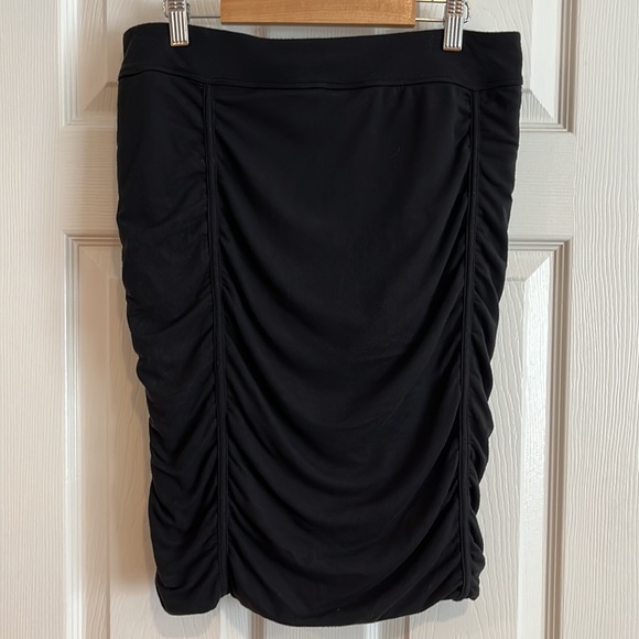 Athleta Women’s Skirt with stretch Size Small - Picture 2 of 3